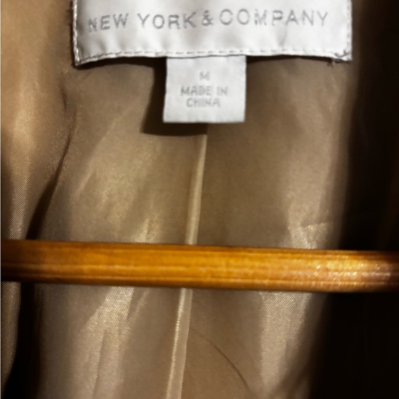 SOLD New York & Company Women's Tan Trench Coat Size Medium - Picture 6 of 8